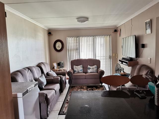 To Let 2 Bedroom Property for Rent in Guldenland Western Cape